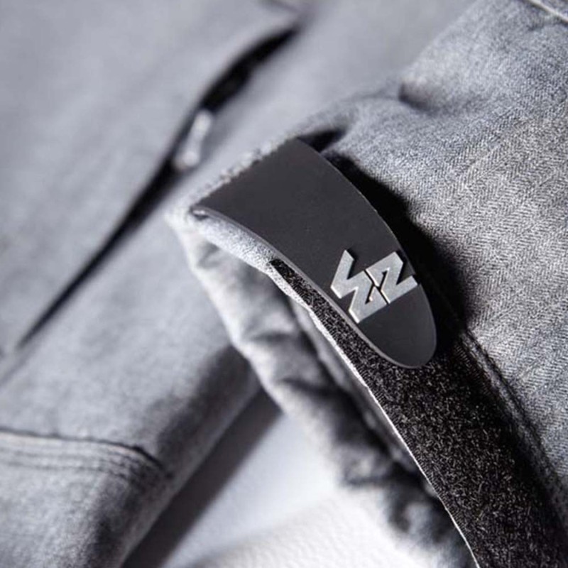 Veste de travail softshell gris ou noir FLORES avec capuche