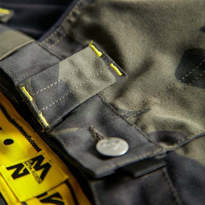 Détail ceinture et bouton bermuda de travail HUGUES Nine Worths camouflage