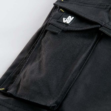 Détail poche latérale renforcée bermuda HUGUES Nine Worths noir