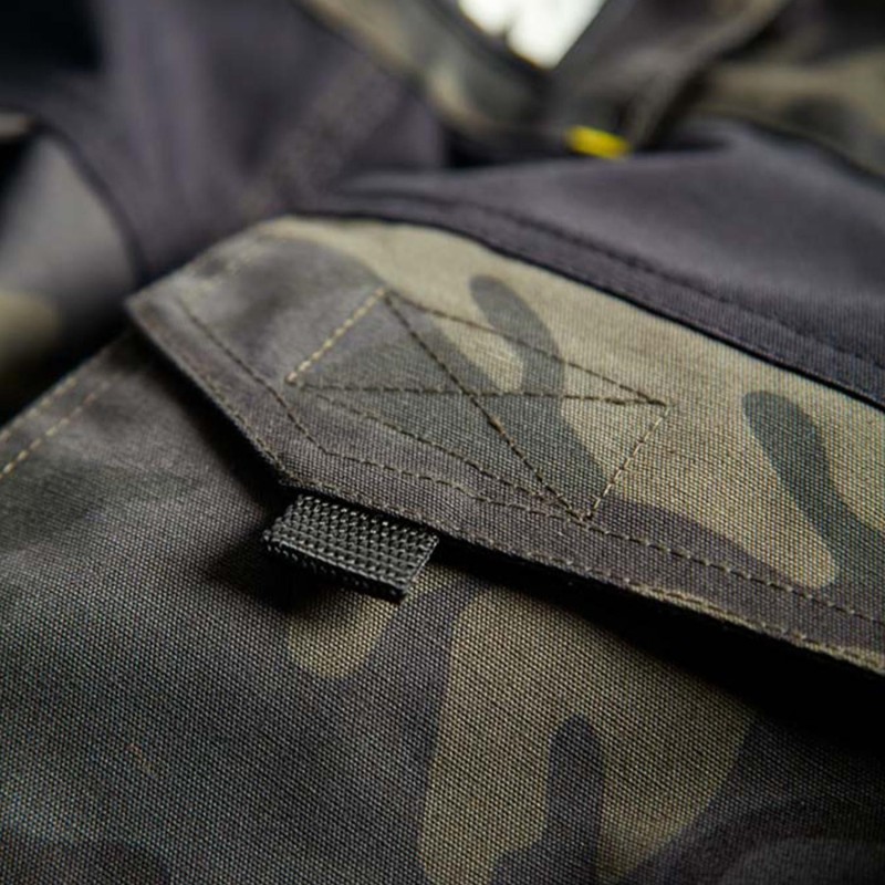 Détail poche cargo renforcée bermuda HUGUES Nine Worths camouflage
