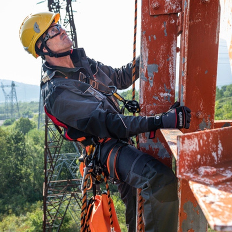 Casque monteur Ventilé ALPIN avec jugulaire et attaches lampe frontale