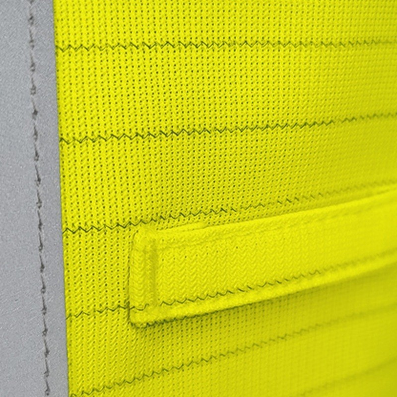 Détail tissu gilet haute visibilité multirisques jaune Singer GILMRJ avec bande réfléchissante