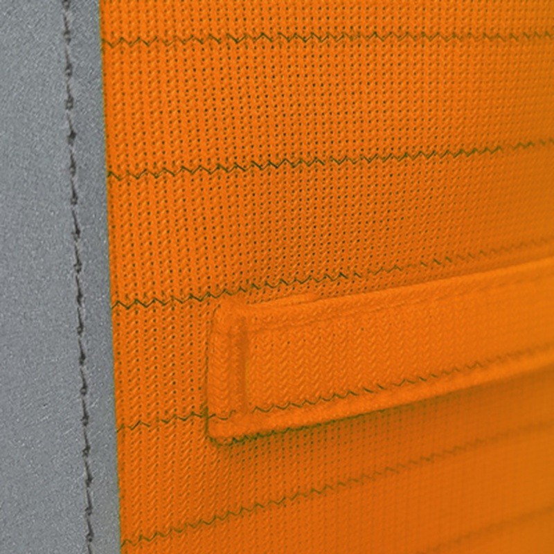 Détail tissu gilet haute visibilité multirisques orange Singer GILMRO avec bande réfléchissante