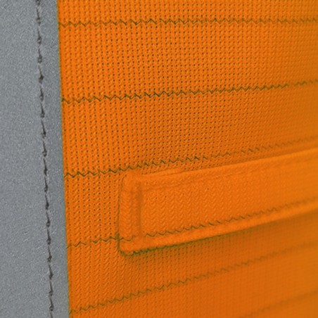 Détail tissu gilet haute visibilité multirisques orange Singer GILMRO avec bande réfléchissante