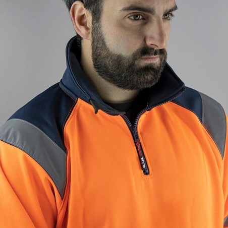 Sweat haute visibilité orange col montant zippé LMA porté sur chantier