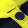 Détail du bouton pression du gilet haute visibilité GREMIA Singer