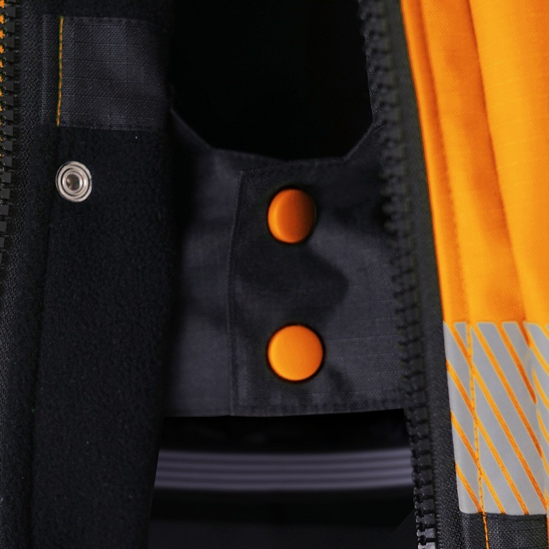 Détail boutons pression intérieur blouson haute visibilité orange Singer