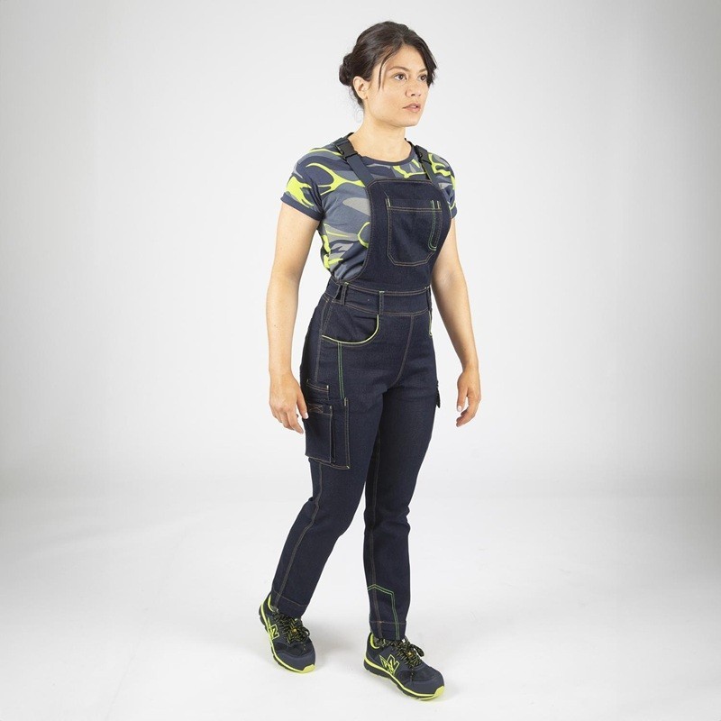 Salopette de travail femme MANEA Nine Worths portée sur chantier