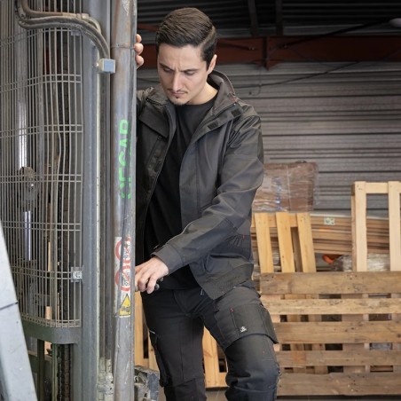 Pantalon de travail stretch LMA gris nuit en situation atelier