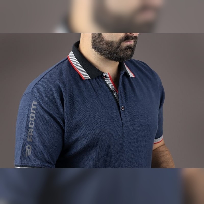 Polo homme polycoton bleu marine Facom porté