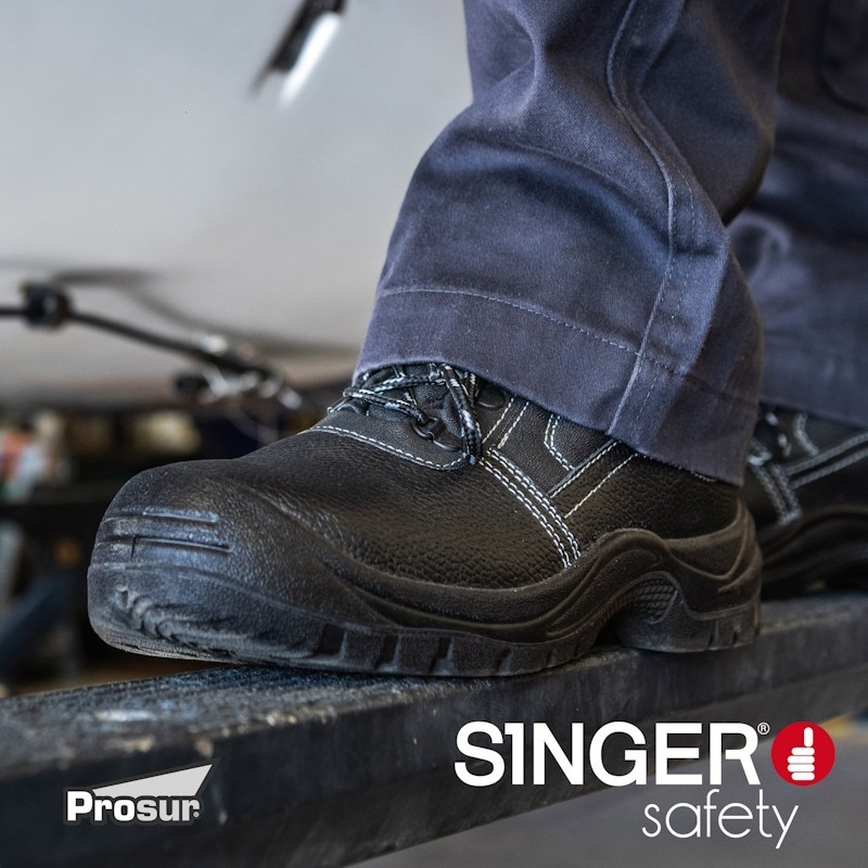Chaussure de sécurité montante GR350 SINGER portée
