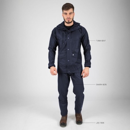 Veste de pluie de travail TUNA Nine Worths bleu marine portée vue de face