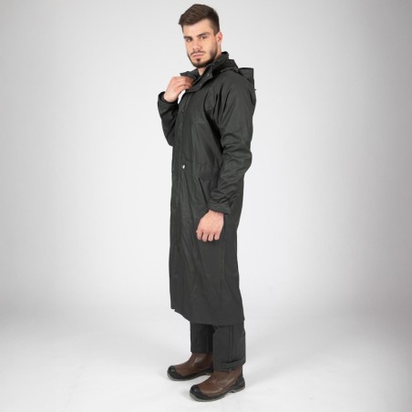 Manteau de pluie professionnel OCTOPUS Nine Worths vert olive porté par un homme