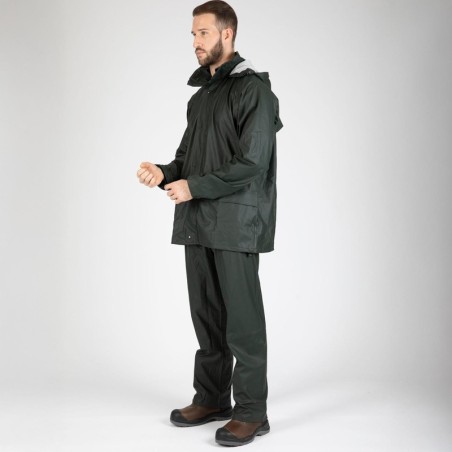 Ensemble de pluie GUPPY Nine Worths kaki porté par un professionnel
