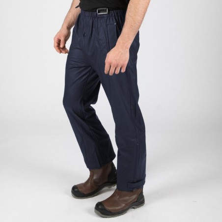 Pantalon de pluie SHARK Nine Worths bleu marine – porté par un professionnel