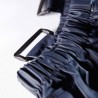 Détail du tissu imperméable du pantalon de pluie SHARK Nine Worths bleu marine