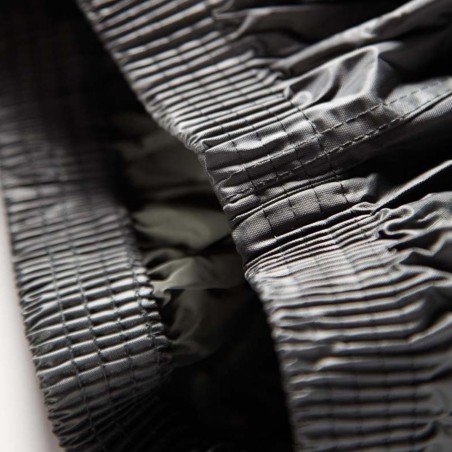1. Détail des finitions de l’ensemble de pluie imperméable RAINY Nine Worths