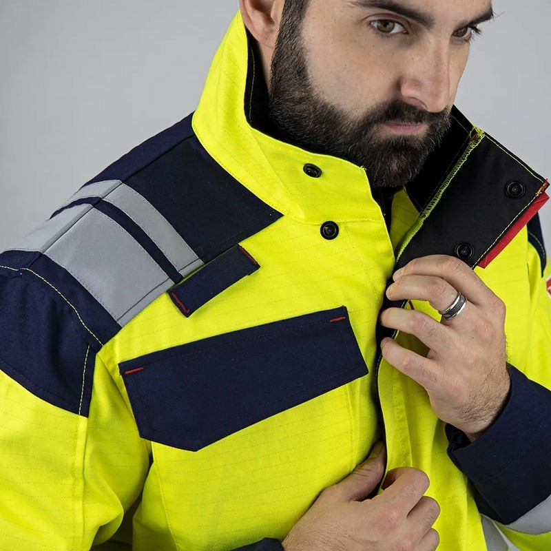 Veste haute visibilité KRYPTON LMA portée avec bandes rétroréfléchissantes