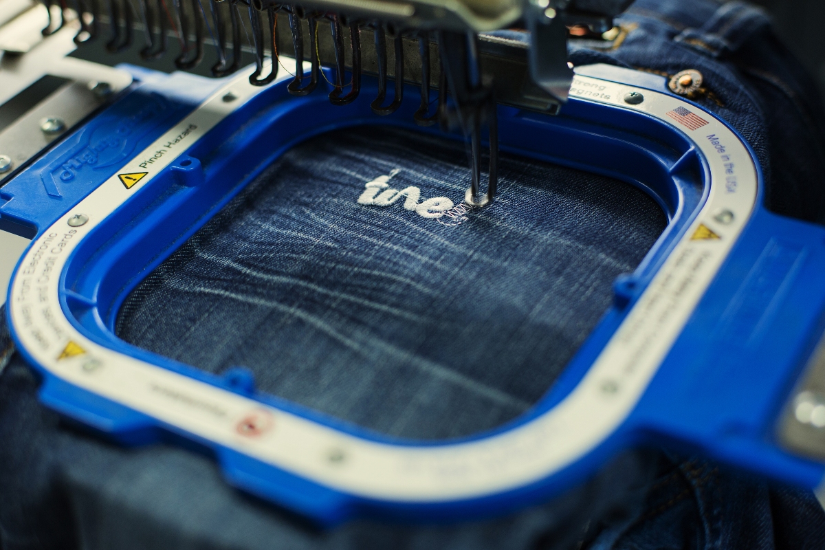 Broderie textile logo sur vêtement professionnel Broderie textile logo sur vêtement professionnel